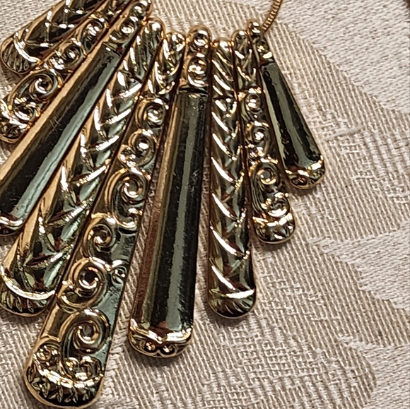 AREA Stars Gold Tone Pendant Necklace New - Picture 5 of 6